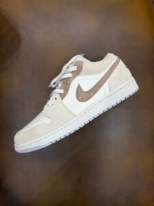 JORDAN 1 LOW LEGEND LIGHT BROWN