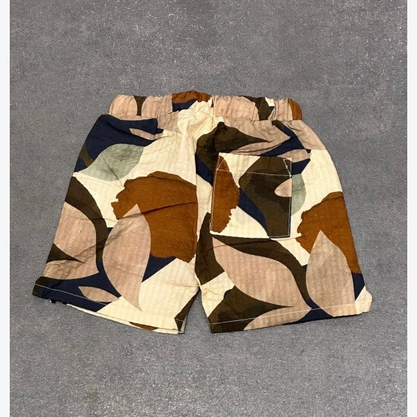SHORTS WITH LEAF PRINT - Image 2