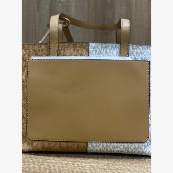 JET SET MEDIUM TWO-TONE LOGO TOTE SHOULDER BAG - Image 10