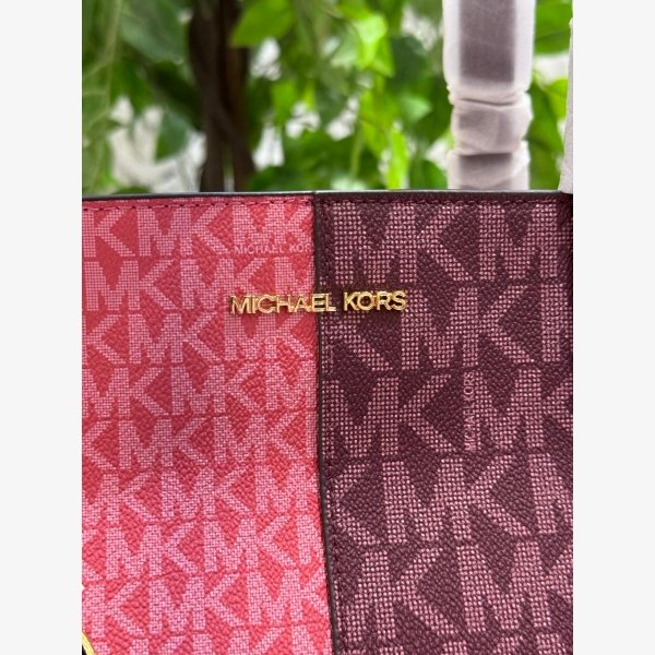 JET SET MEDIUM TWO-TONE LOGO TOTE SHOULDER BAG - Image 2