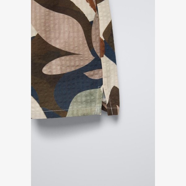 SHORTS WITH LEAF PRINT - Image 5