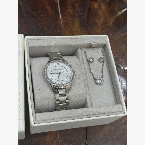 LAURYN THREE-HAND STAINLESS STEEL WATCH, EARRINGS AND NECKLACE GIFT SET - Image 1