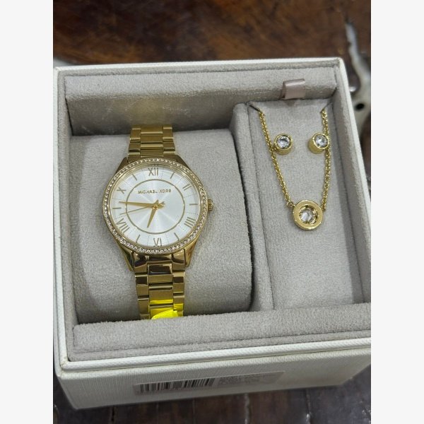 LAURYN THREE-HAND STAINLESS STEEL WATCH, EARRINGS AND NECKLACE GIFT SET - Image 7