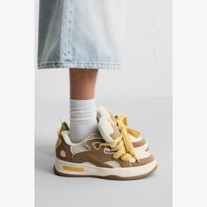 SKATE SNEAKERS