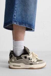 SkATE SNEAKERS