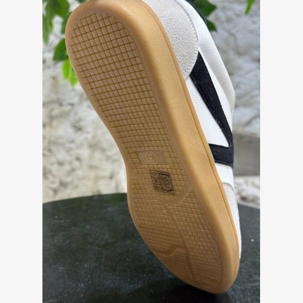 CONTRAST PANEL LOW-TOP TRAINERS - Image 10