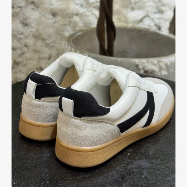 CONTRAST PANEL LOW-TOP TRAINERS - Image 8
