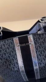 MICHAEL KORS-
Pratt Medium Signature Logo and Metallic Shoulder Bag - Image 4