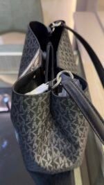 MICHAEL KORS-
Pratt Medium Signature Logo and Metallic Shoulder Bag - Image 3