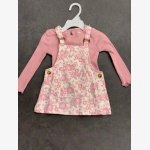 Two-piece coordinated clothing set