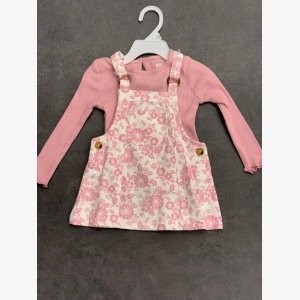 Two-piece coordinated clothing set
