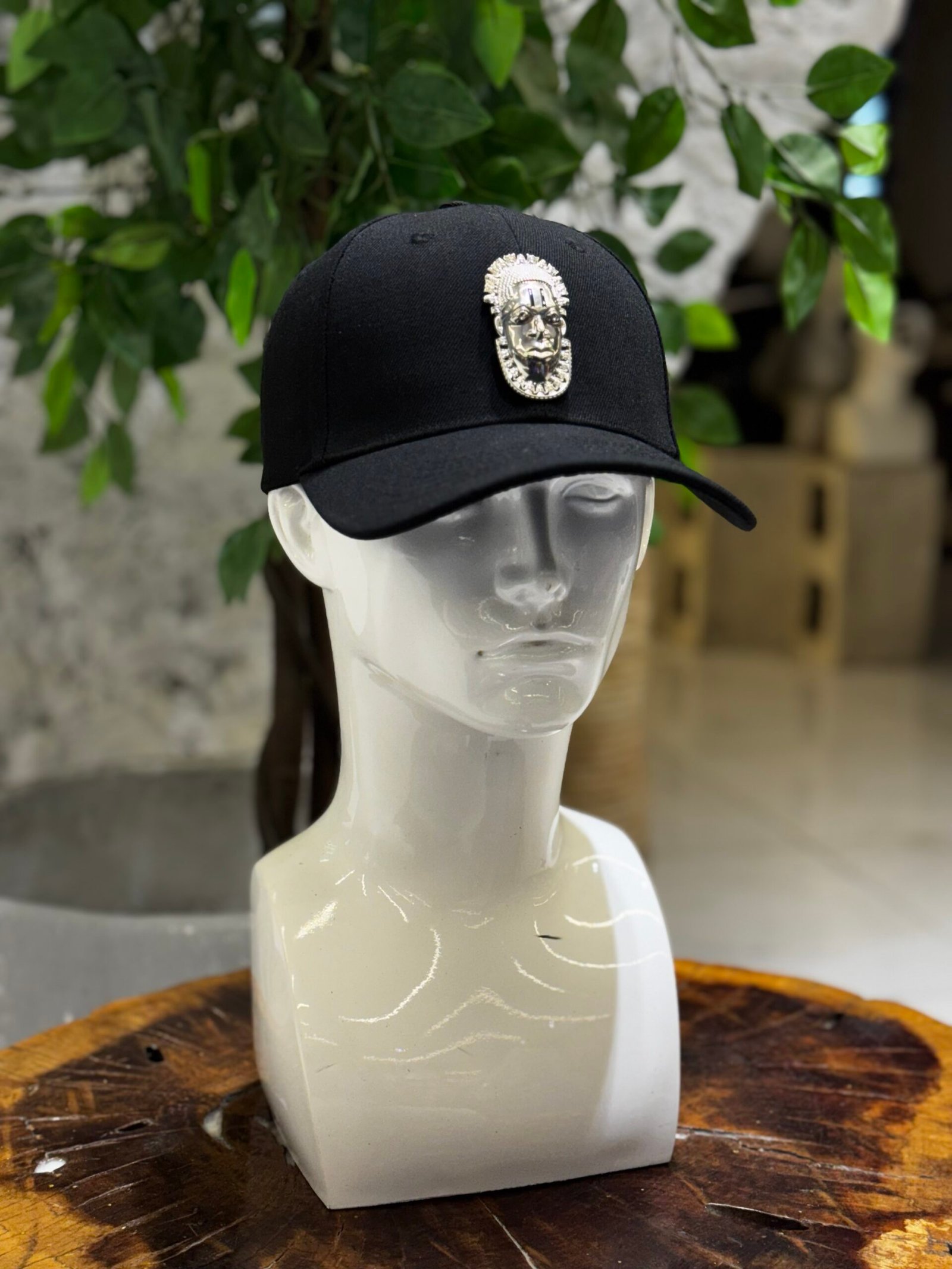 img_0651-2 QUEEN IDIA BLACK CAP/SILVER SNAPBACK - Image 1