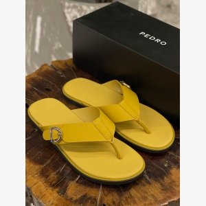 BUCKLE THONG SANDALS