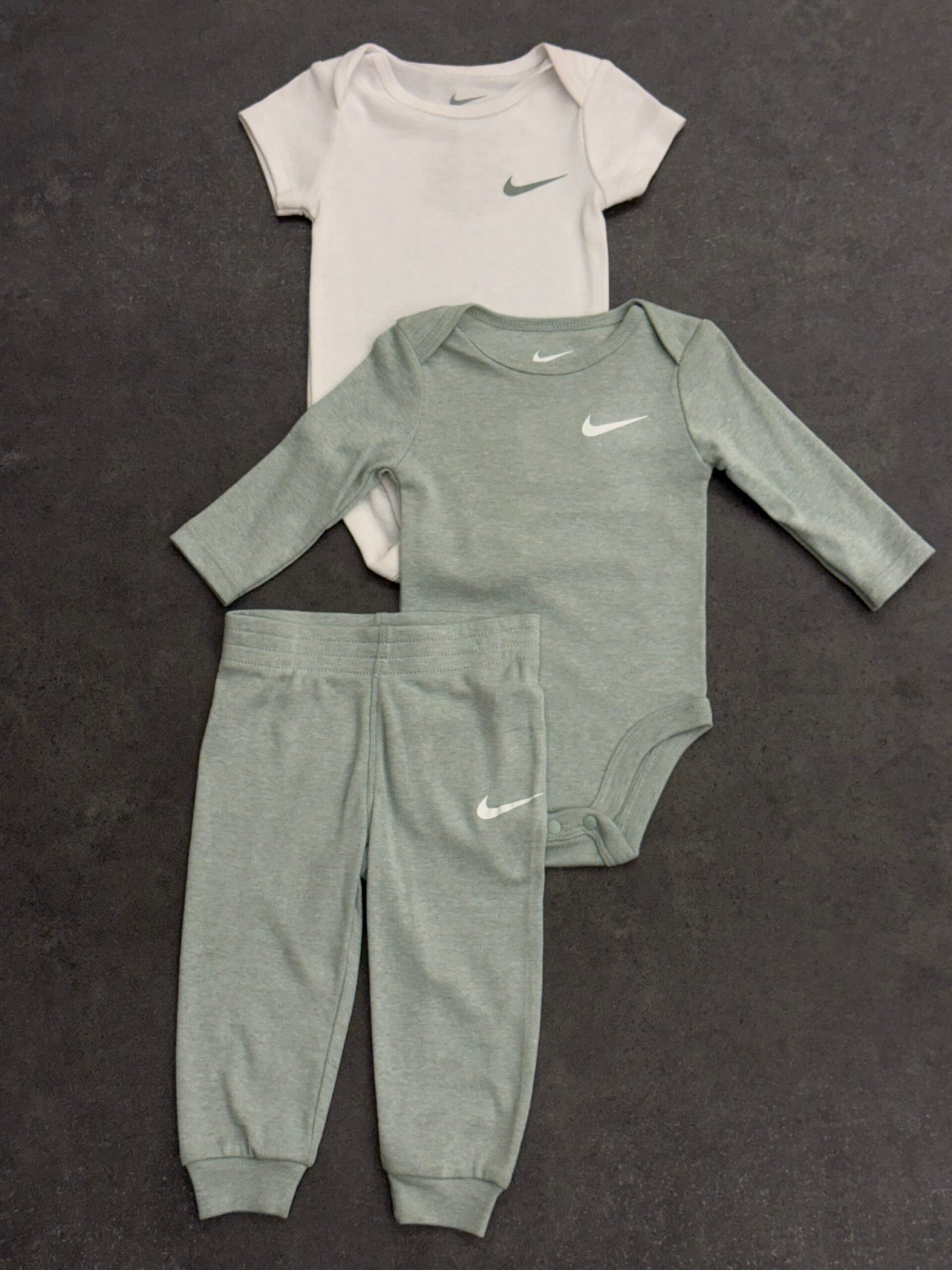 img_9489 3 piece baby bodysuit - Image 1