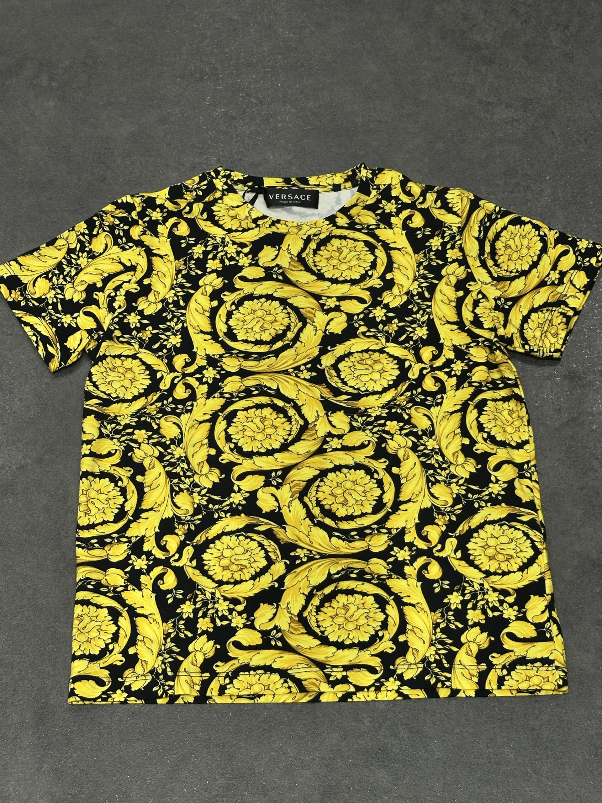 img_7898 Versace Barocco print cotton t-shirt - Image 1