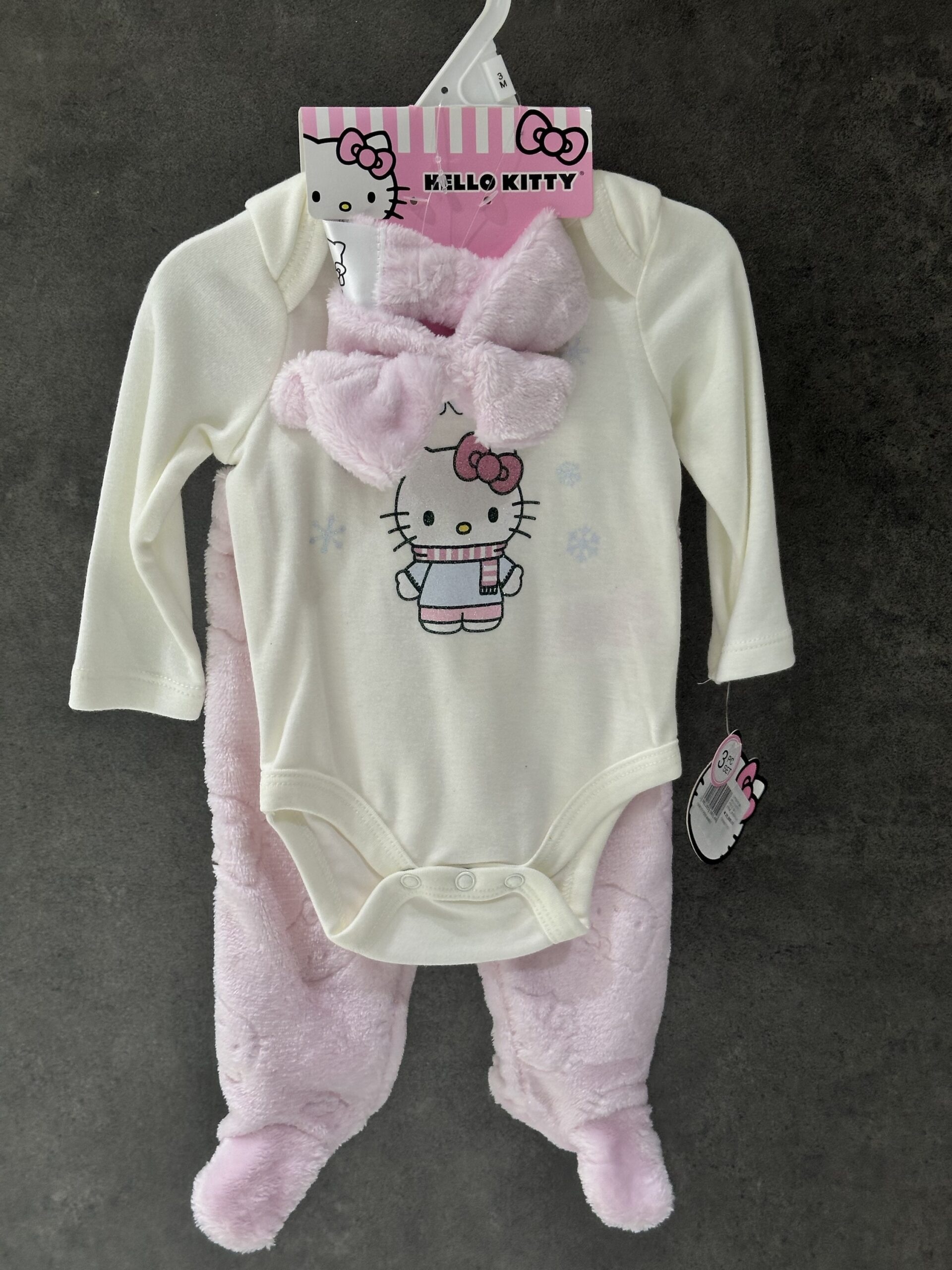 img_8661-5 Kitty Winter-Themed 3-Piece Baby Outfit Set. - Image 1