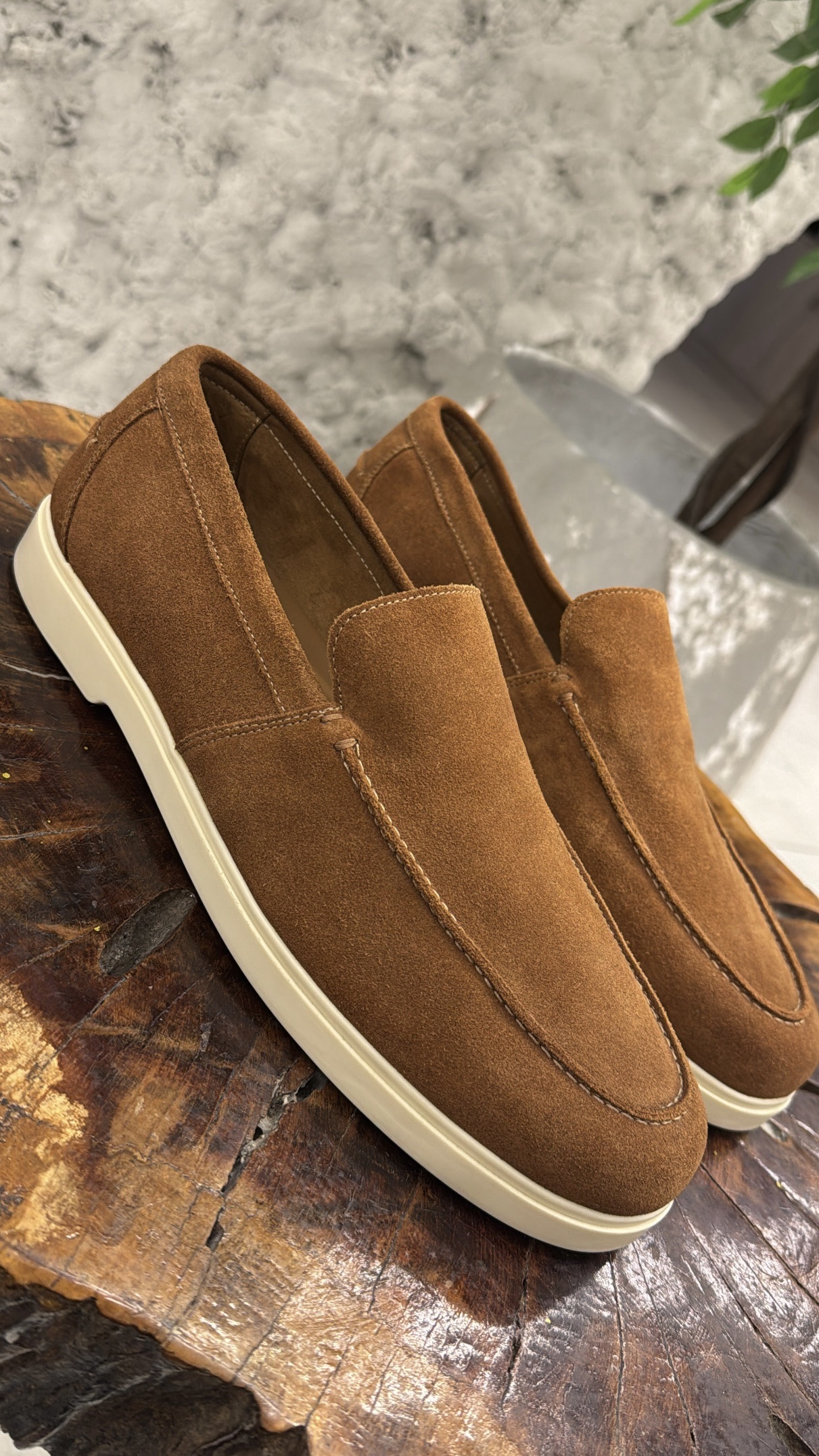 b55e5df9-928f-4b89-8c79-2166a6e8982e CASUAL LEATHER LOAFERS - Image 1