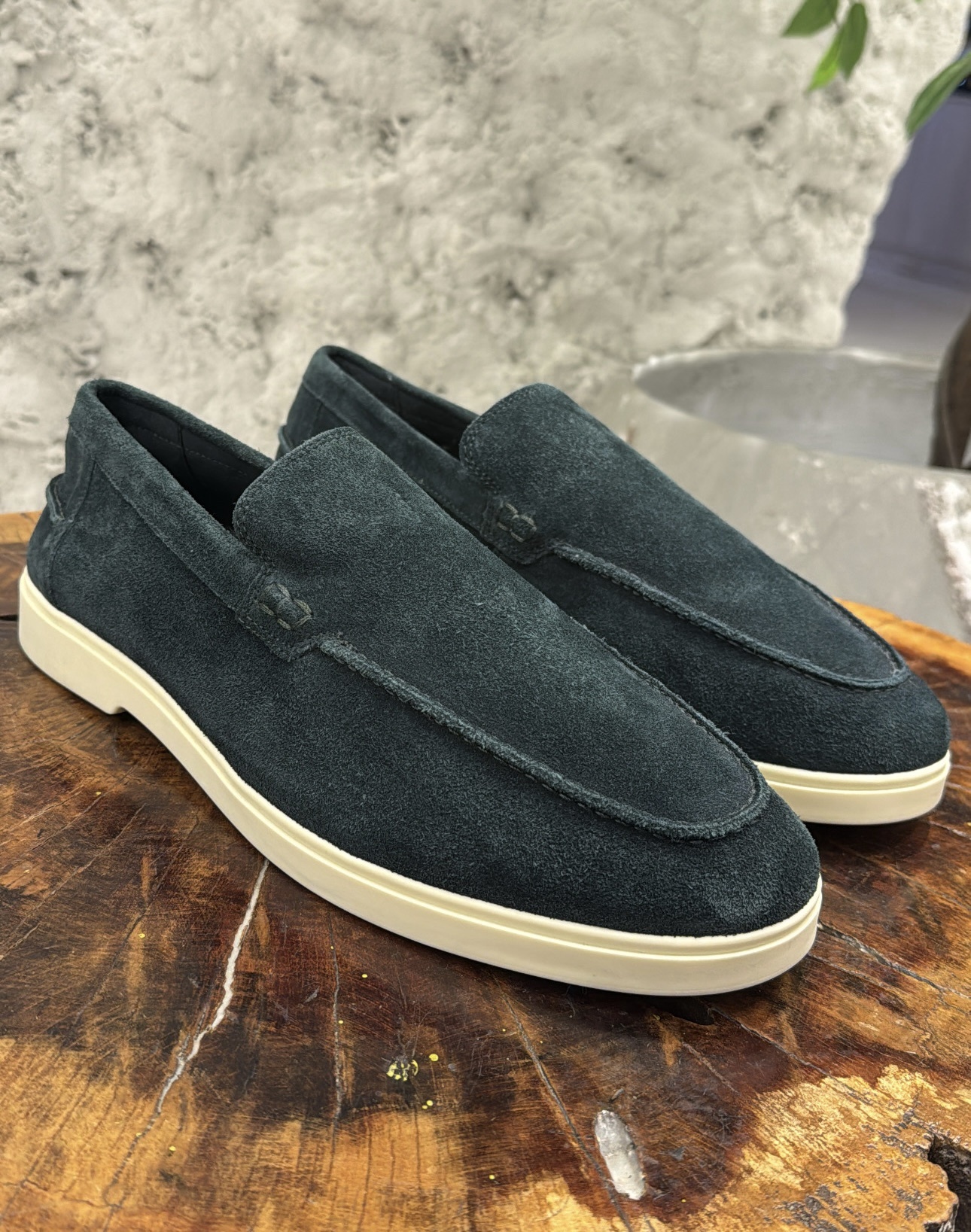 e2294f6f-6d84-4bfa-be7f-7e1b9c19db11 CASUAL LEATHER LOAFERS - Image 1