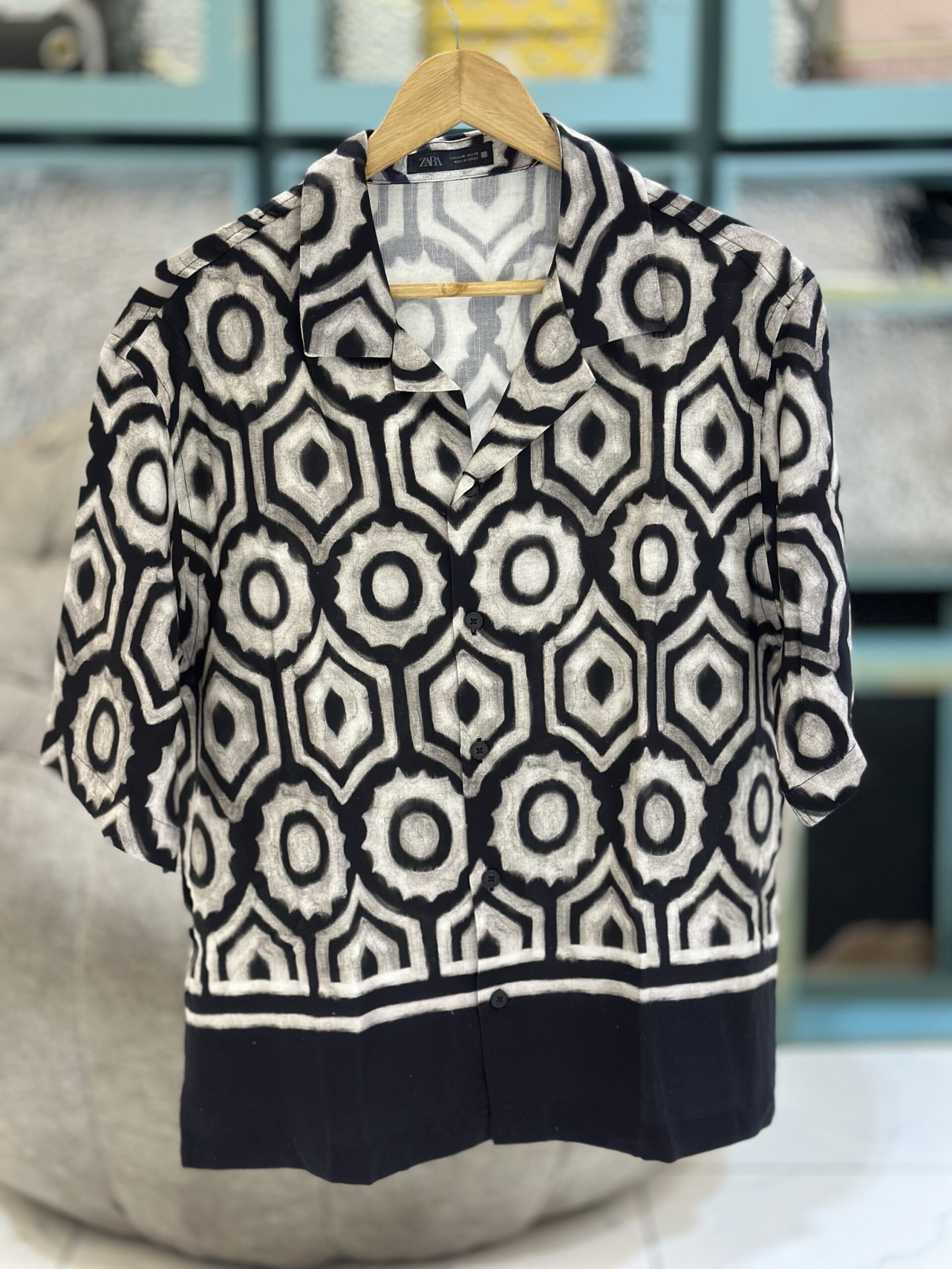 img_9428-3 CONTRAST GEOMETRIC PRINT SHIRT - Image 1