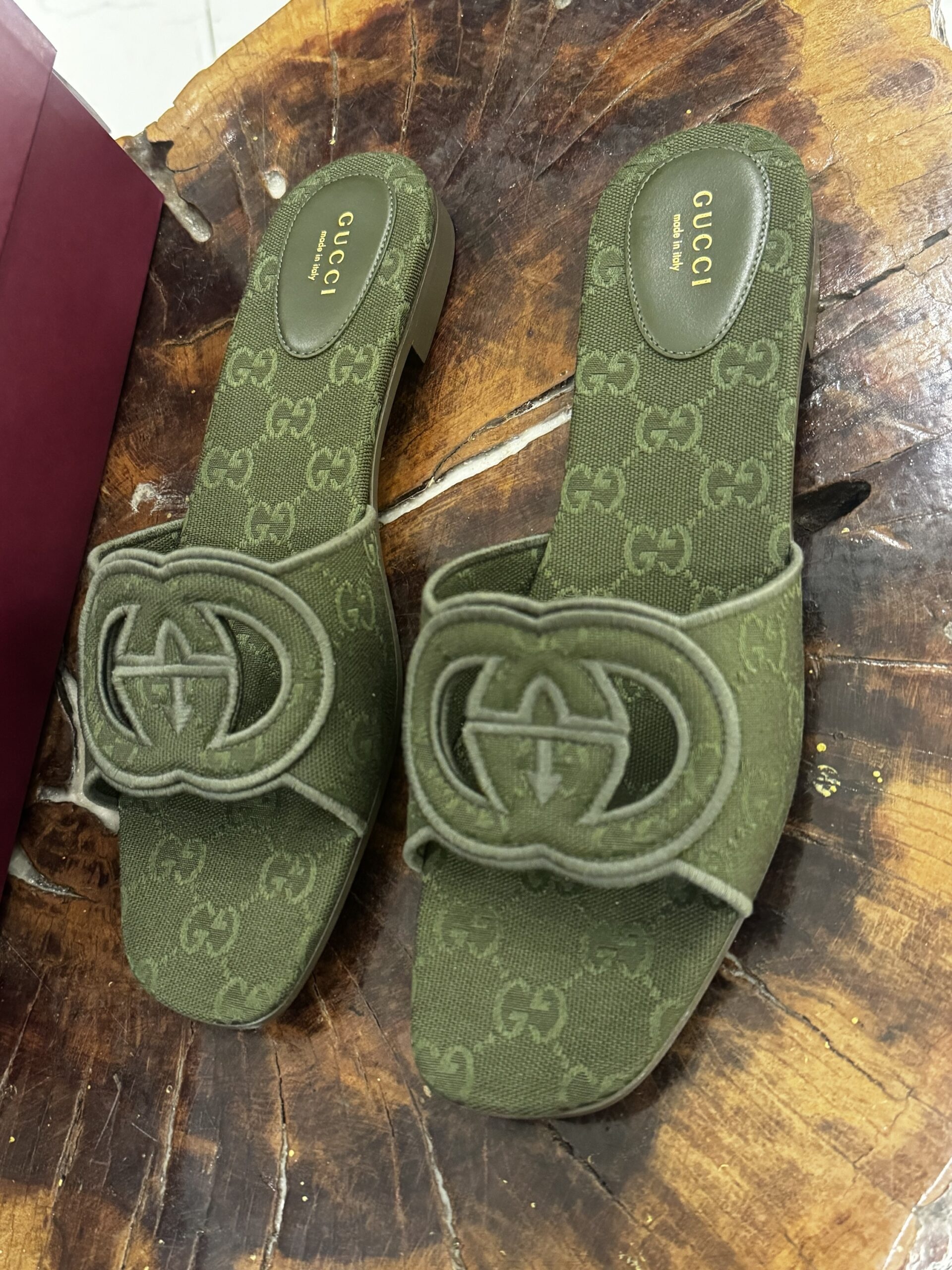 img_0553 GUCCI INTERLOCKING GG CANVAS SANDALS - Image 1