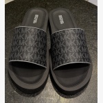 The MICHAEL Michael Kors Teagan Merrick 2 Kids' Sliders